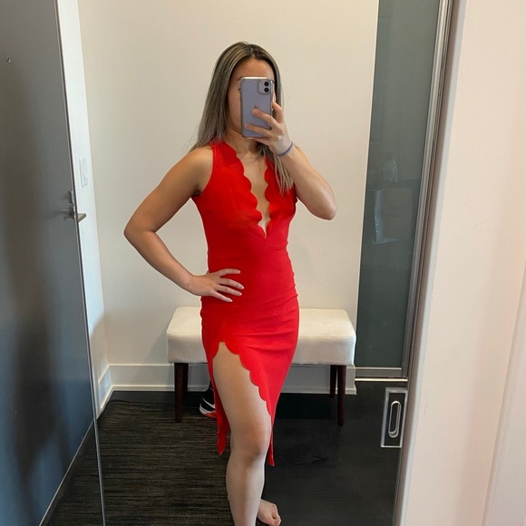 ✨ Boohoo Petite Mid Length Red Scallop Dress ✨ - Picture 3 of 9